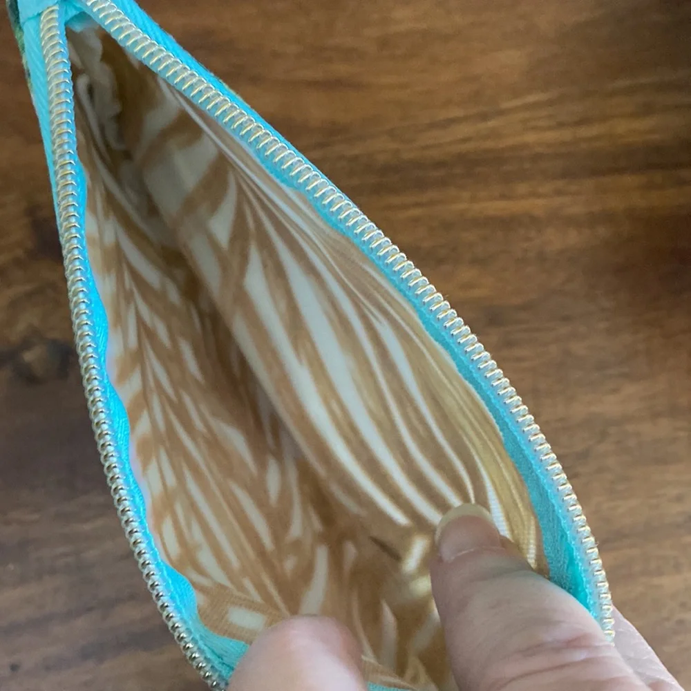 NWT Bath & Body Works Good Vibes Only Tropical Leaf Cosmetic Bag 7.5x4.5